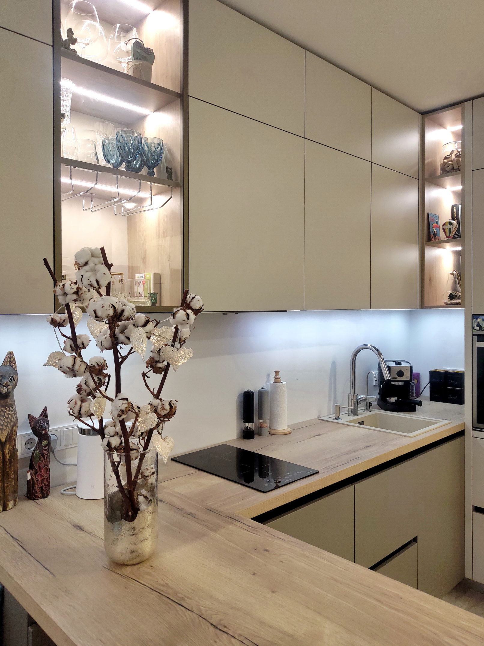 бежевая кухня