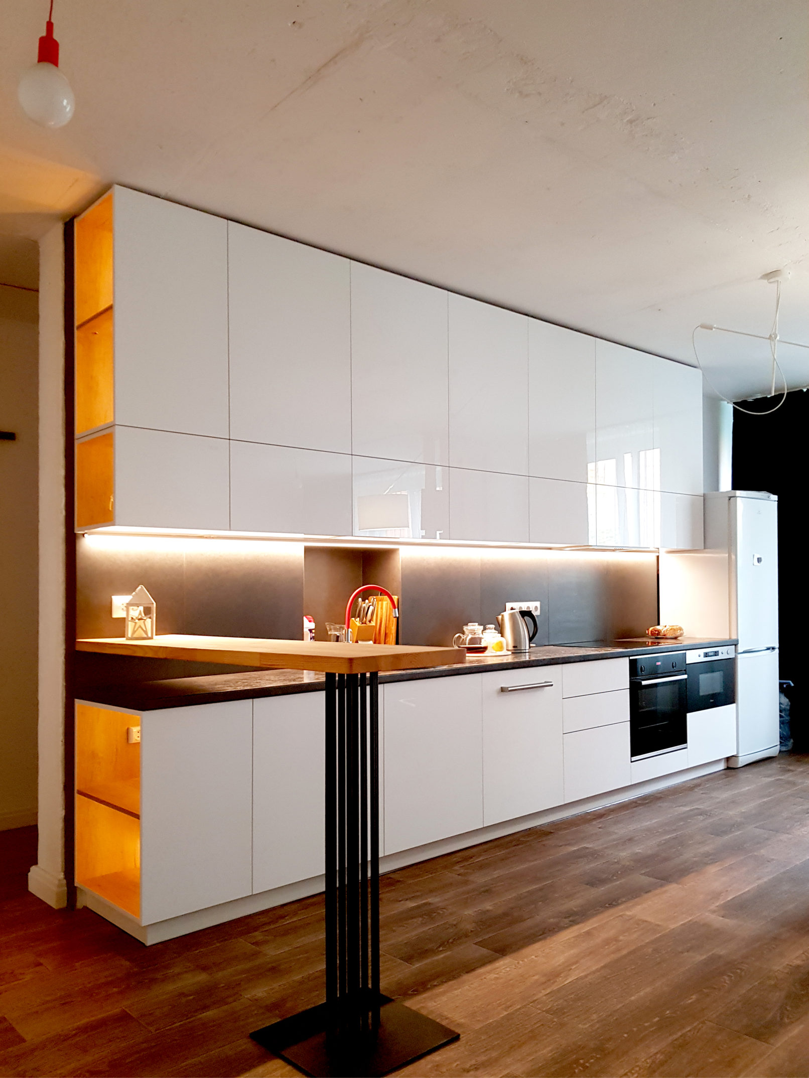 красно-белая кухня