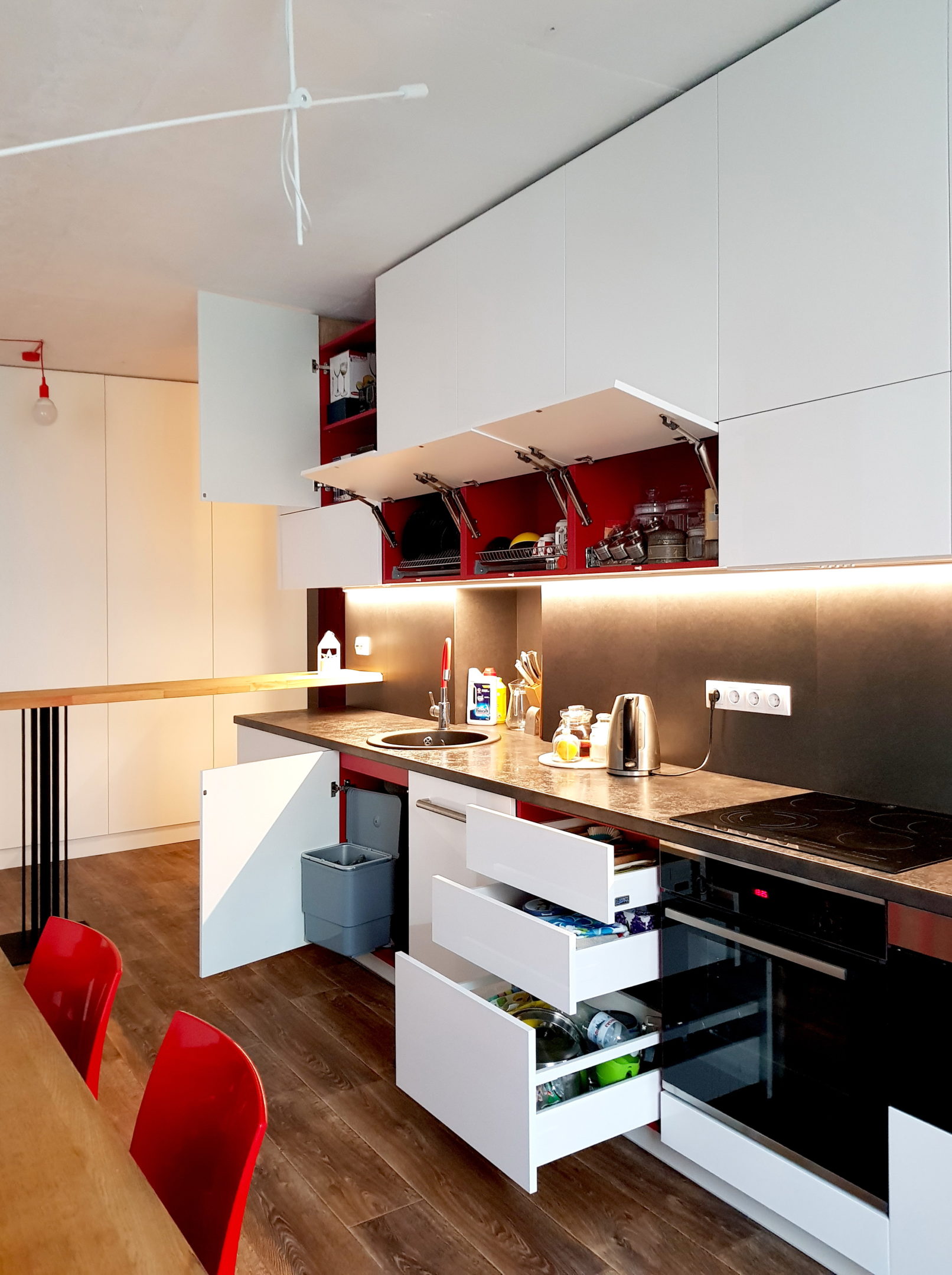 кухня красная