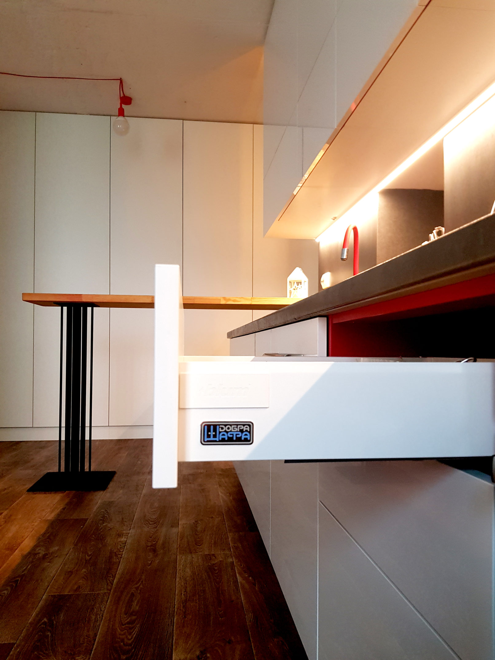 кухня червона