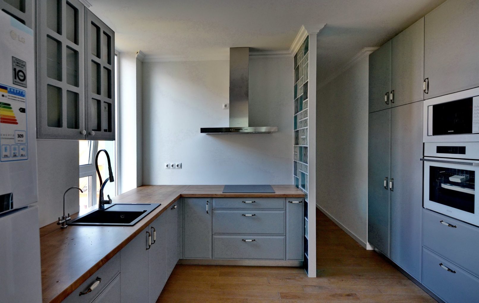 кухня с фрезерованными фасадами