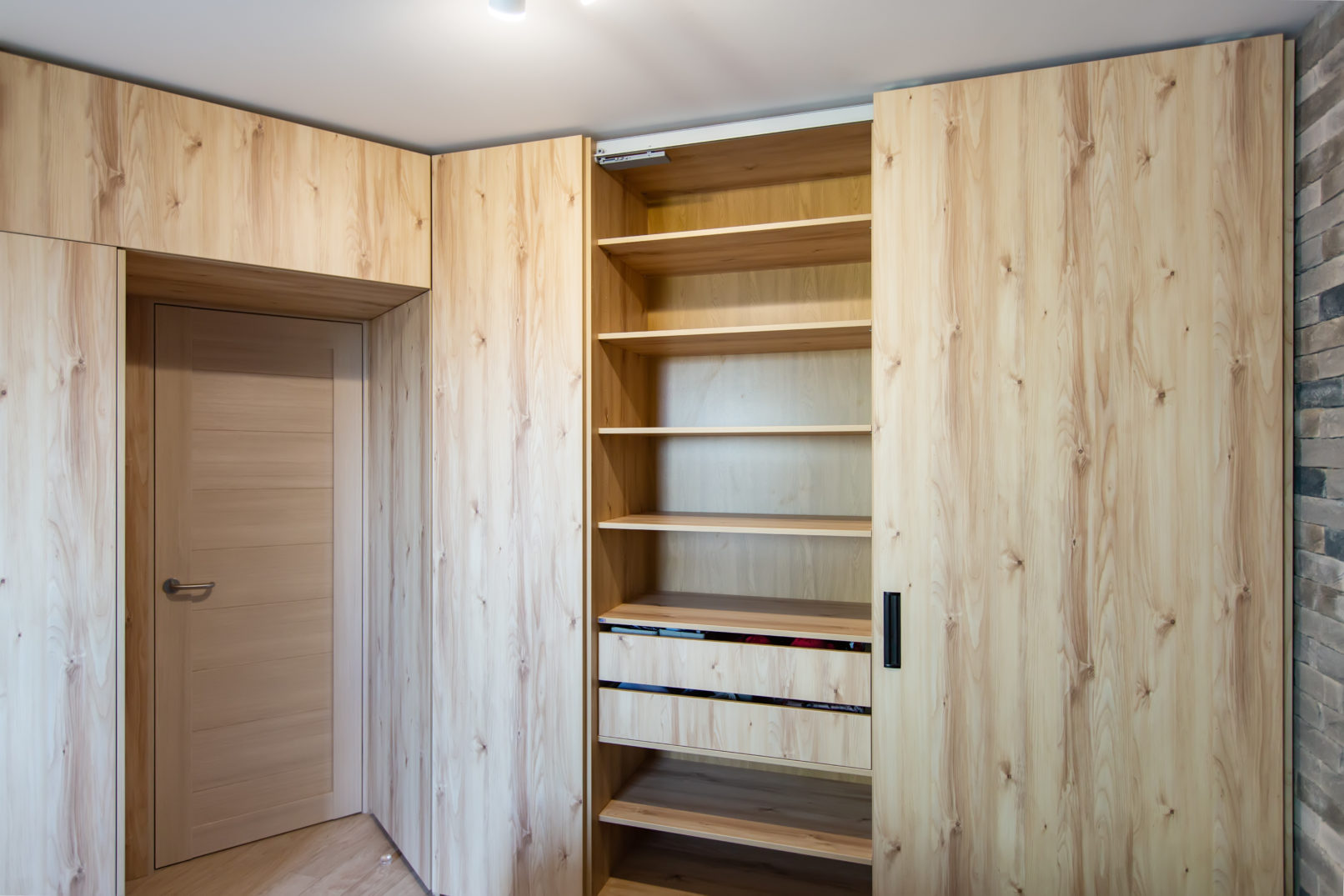 угловой шкаф