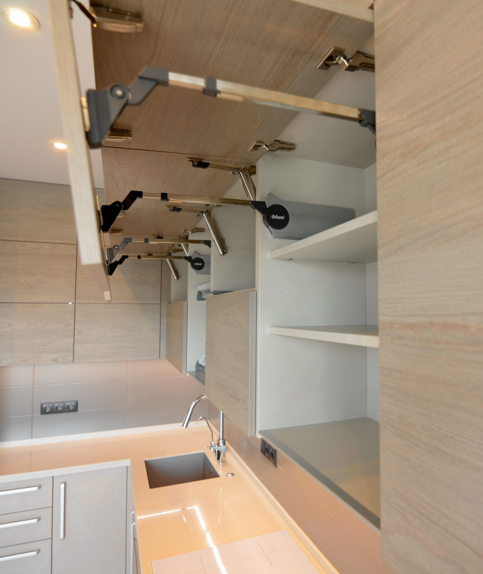 кухня в бежевом цвете