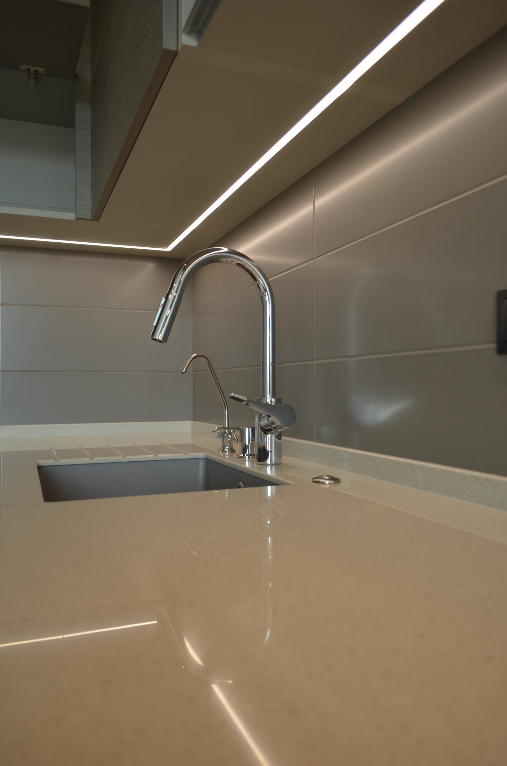 бежевая столешница камень