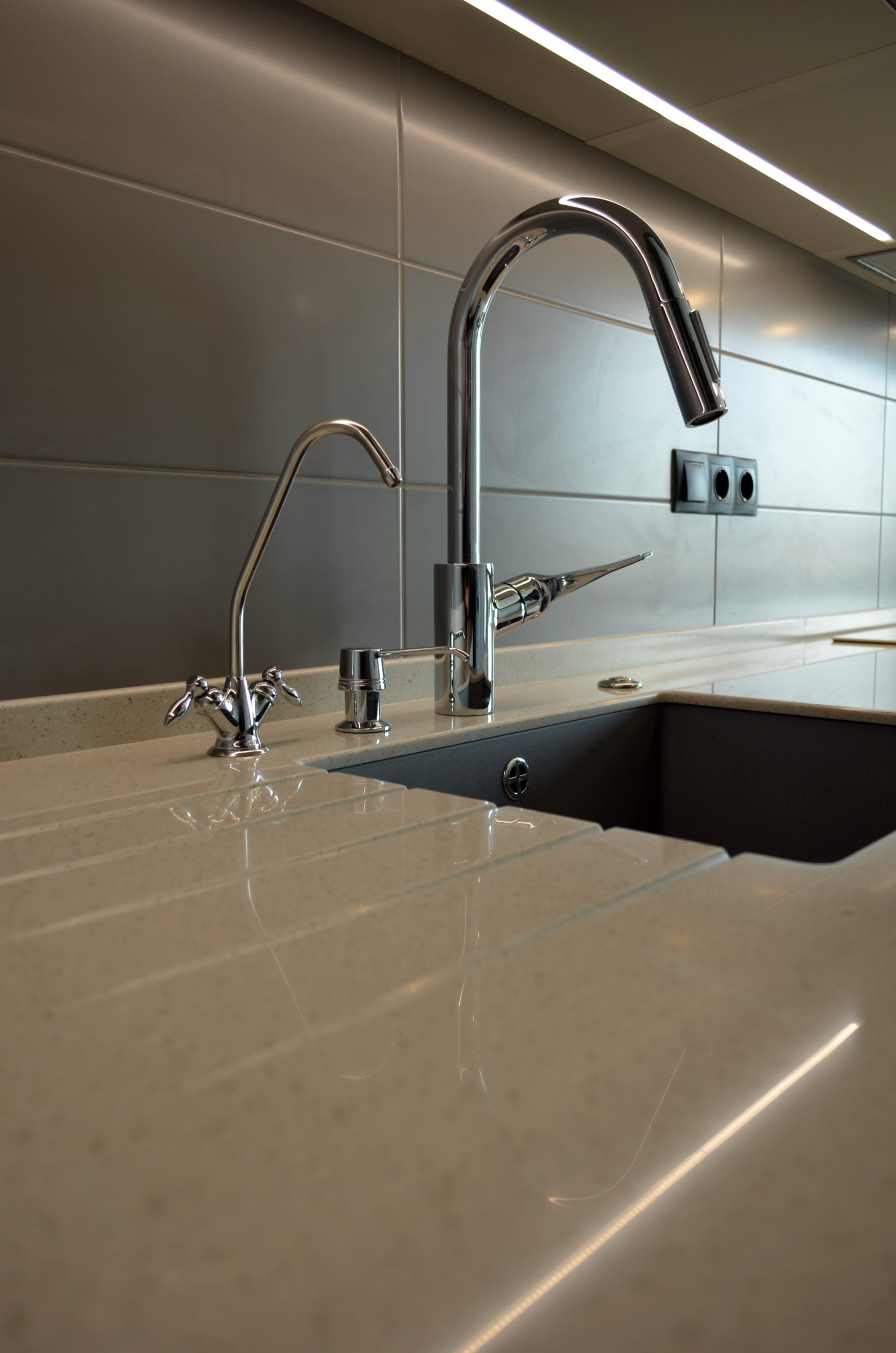 бежева кухня