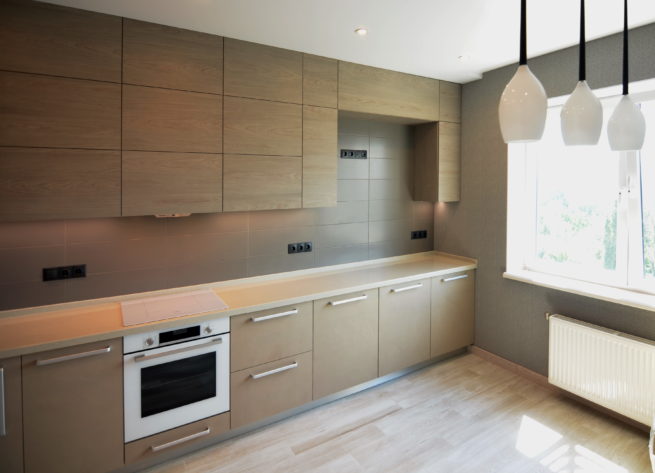 кухня с фасадми бежевого цвета
