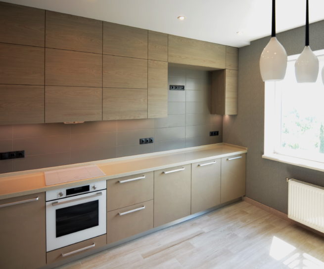 кухня с фасадми бежевого цвета