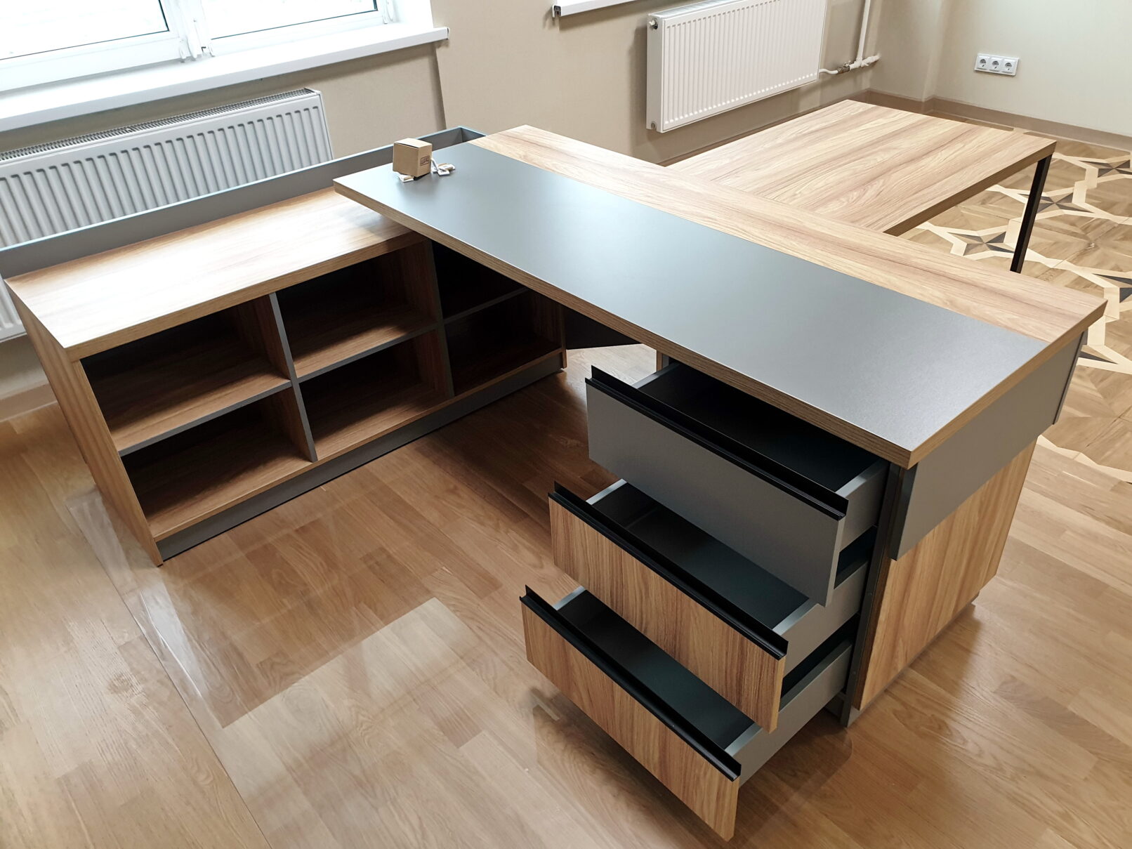 стіл директора