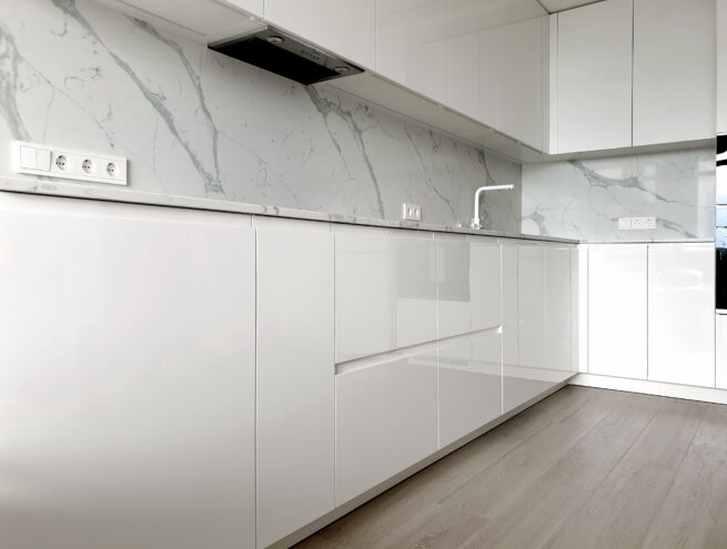 белые глянцевые фасады