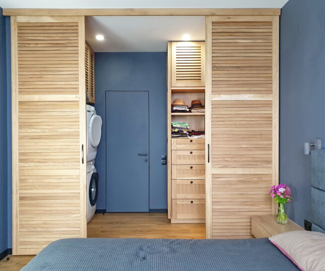 Гардеробна кімната з жалюзійними фасадами під замовлення у м. Київ.