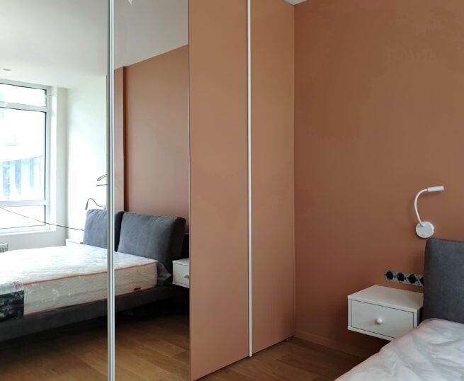 вбудована шафа у спальні