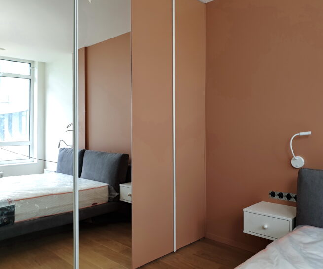 вбудована шафа у спальні