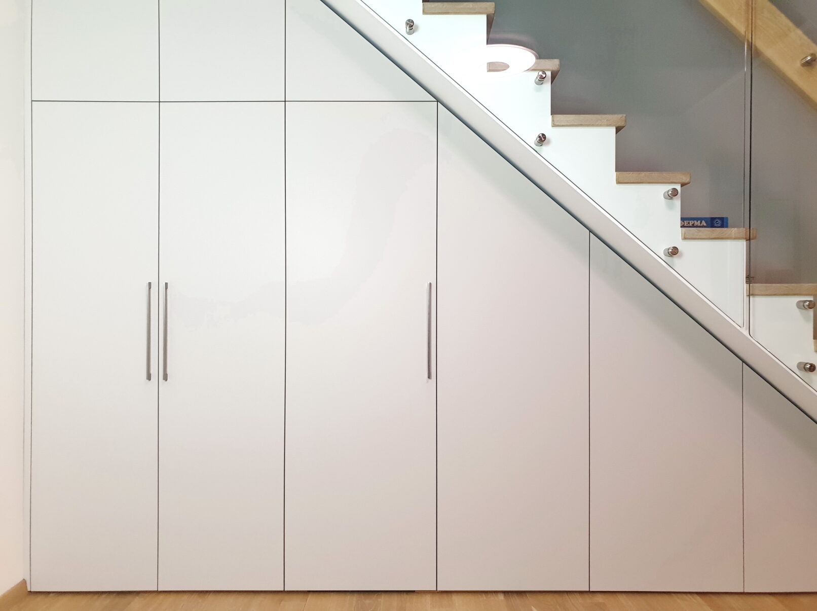 Замовити шафу під сходами