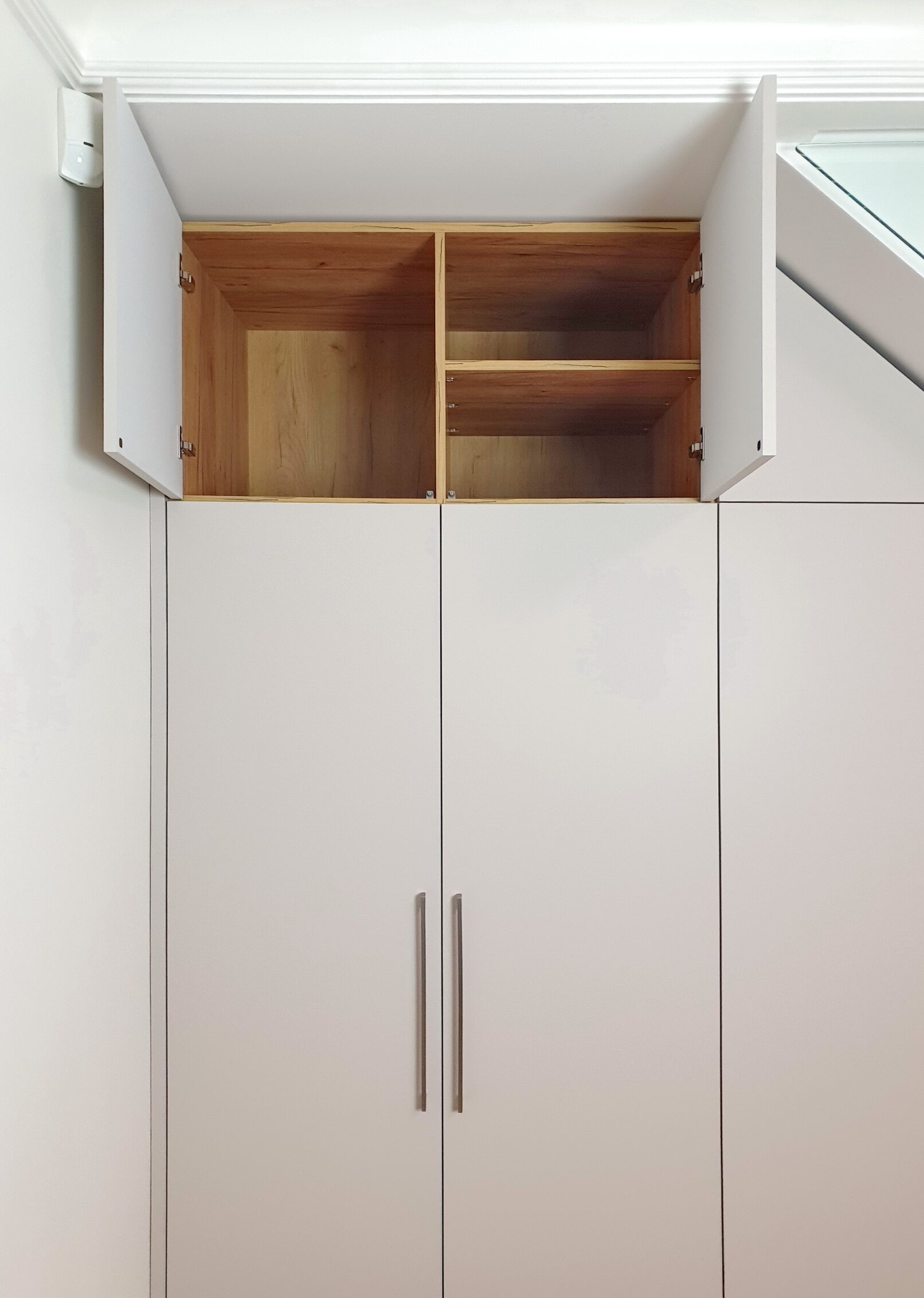 Шкаф под лестницей из ДСП