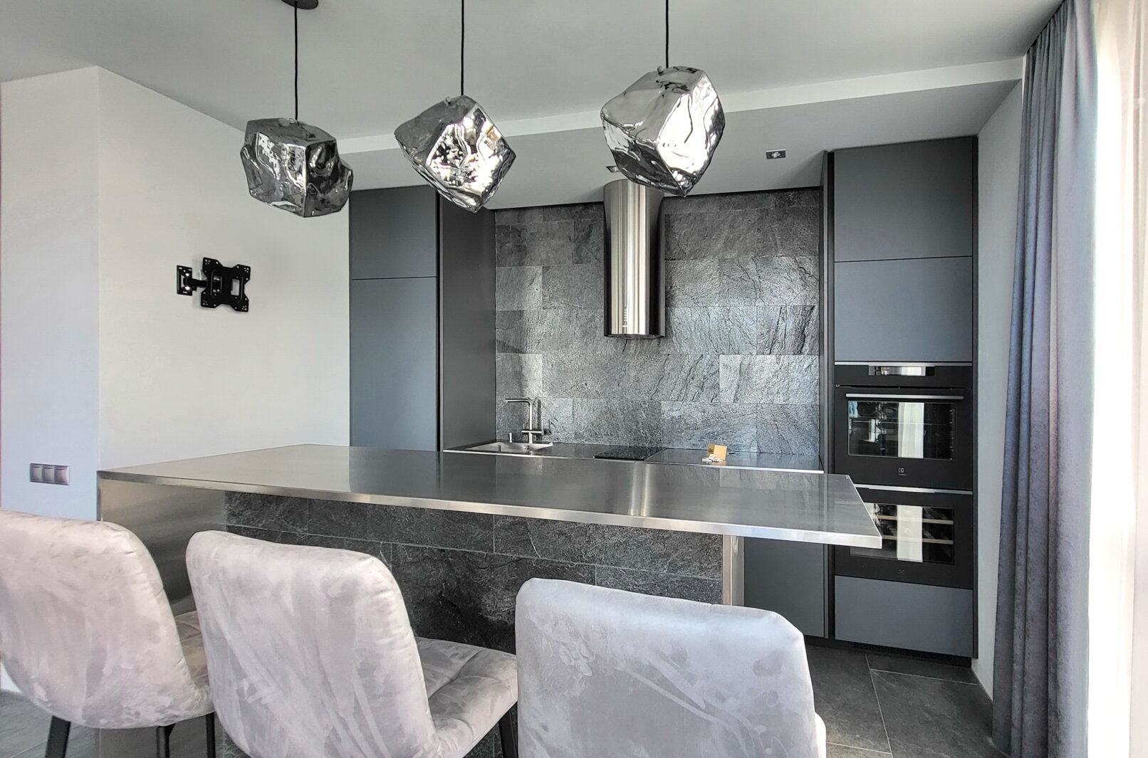 Стіл із нержавійки