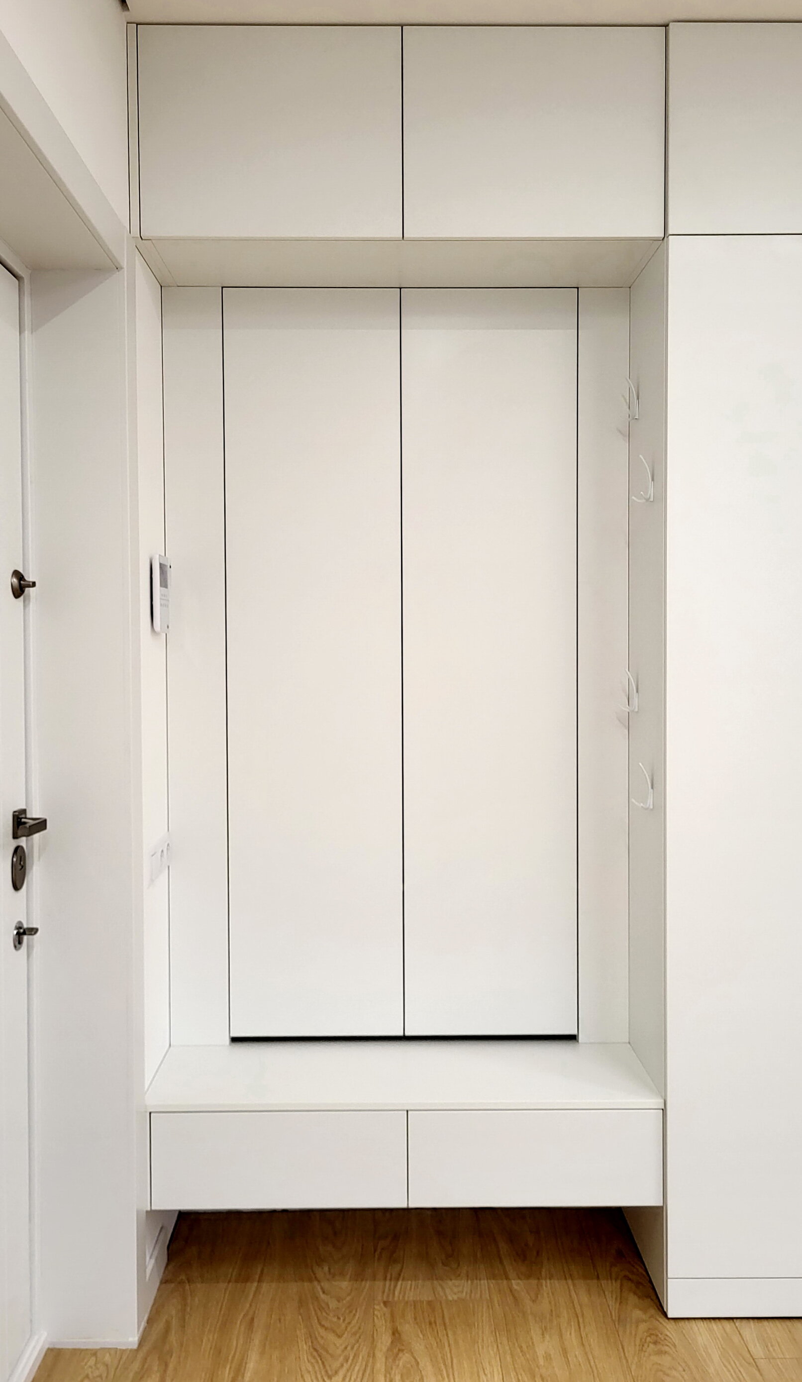 як сховати щіток у шафі