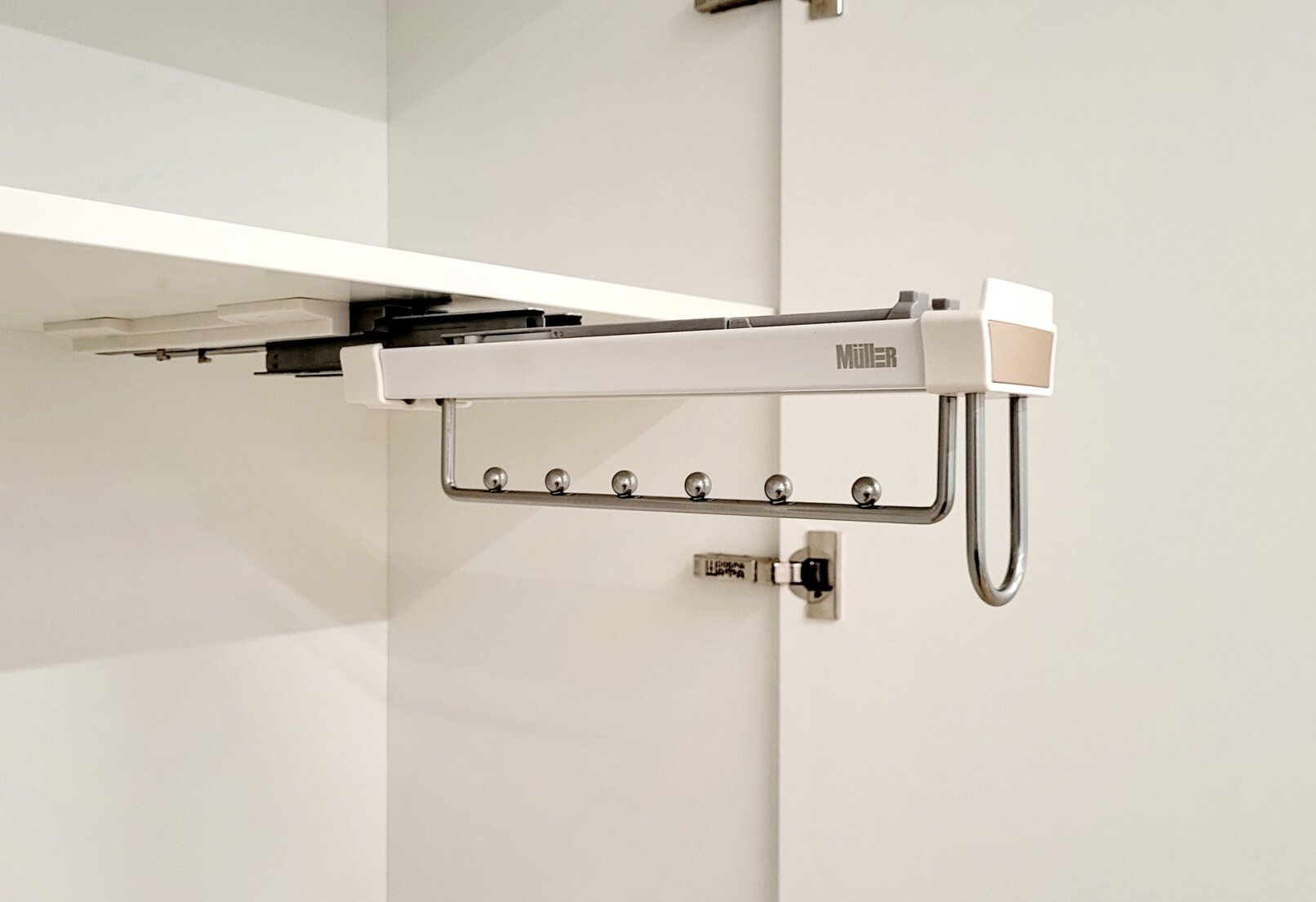 Шафа у коридор з вішаками