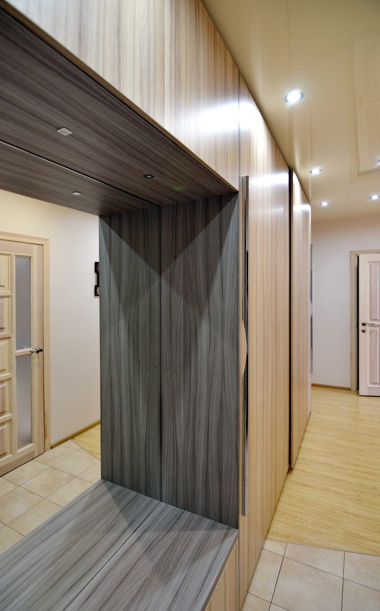 Шафа у передпокій