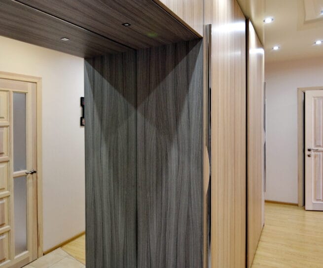 Шафа у передпокій