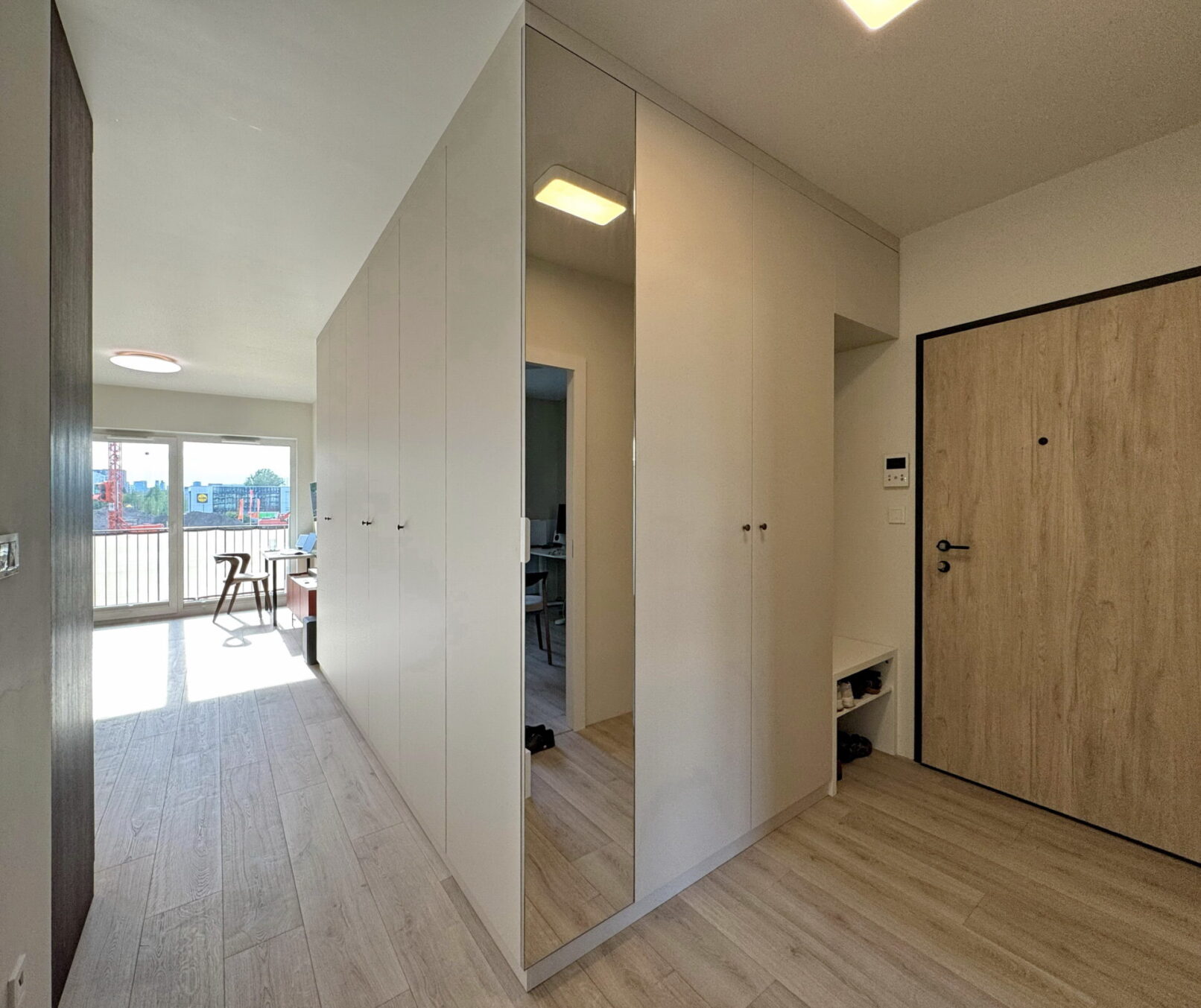 кутова шафа у вітальню